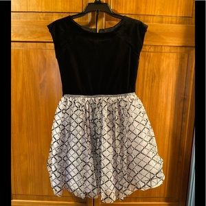 Size 7 girls special occasion dress black & white